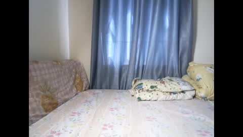 petite_funnie online show from September 24, 2025, 7:33 am