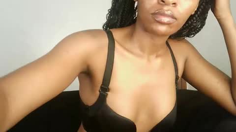 Snapshot of petite_jenn_ chatting on February 3, 2026, 3:39 pm mimi online show from February 3, 2026, 3:39 pm