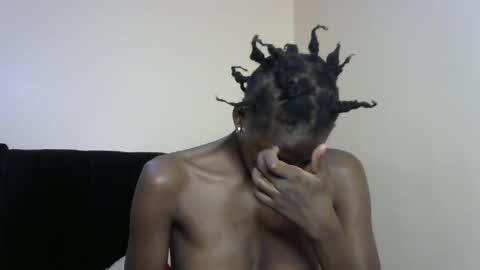 petite_lavi2 online show from February 9, 2025, 2:40 pm