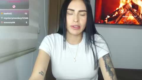 Snapshot of petite_linda chatting on June 11, 2026, 12:32 am Linda online show from June 11, 2026, 12:32 am