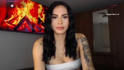 Snapshot of petite_linda chatting on June 13, 2026, 3:26 am Linda online show from June 13, 2026, 3:26 am