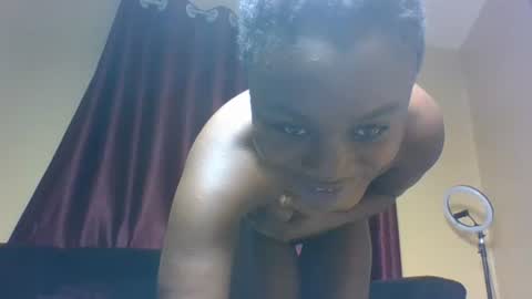 Snapshot of petite_linsey chatting on April 4, 2026, 2:10 am linsey online show from April 4, 2026, 2:10 am