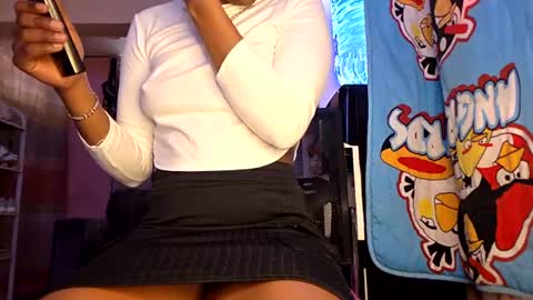 Snapshot of petite_loverr chatting on July 6, 2026, 6:10 am Petite loverr online show from July 6, 2026, 6:10 am