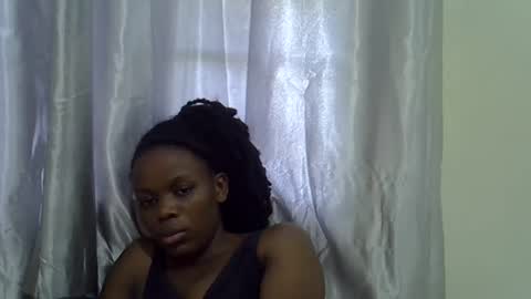 petite_melan online show from November 3, 2025, 7:53 am