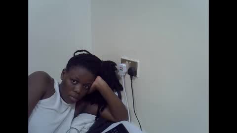 petite_melan online show from November 20, 2025, 7:41 am