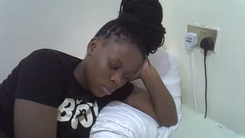 petite_melan online show from December 17, 2025, 8:20 am