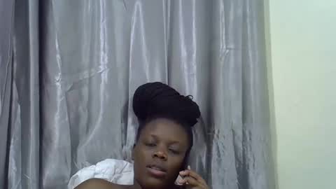 petite_melan online show from December 18, 2025, 8:48 pm