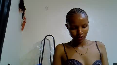 petite_melinda online show from June 18, 2026, 9:41 pm