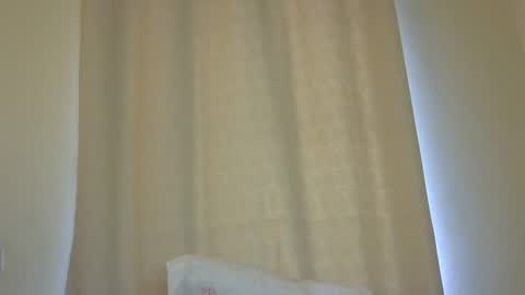 Snapshot of petite_tanya chatting on December 19, 2025, 4:19 am Tanya online show from December 19, 2025, 4:19 am