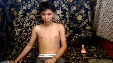Snapshot of petiteasian_boy chatting on June 26, 2026, 3:33 am cute vir online show from June 26, 2026, 3:33 am