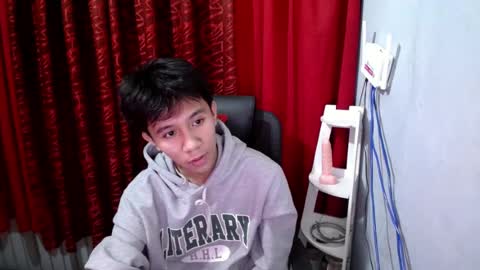 Snapshot of petiteasian_boy chatting on July 20, 2026, 5:44 am cute vir online show from July 20, 2026, 5:44 am
