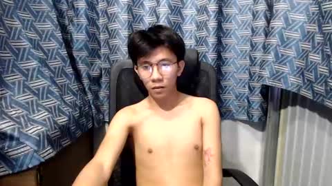 Snapshot of petiteasian_boy chatting on July 23, 2026, 9:18 am cute vir online show from July 23, 2026, 9:18 am