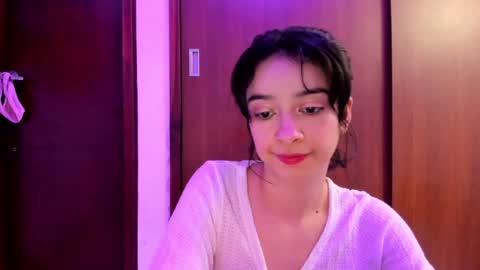 Snapshot of petitee_lunna chatting on February 3, 2025, 1:09 am Lunna online show from February 3, 2025, 1:09 am