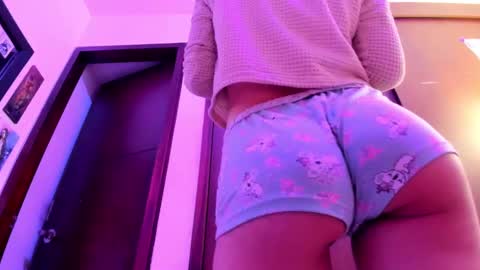 Snapshot of petitee_lunna chatting on March 3, 2025, 3:52 am Lunna online show from March 3, 2025, 3:52 am