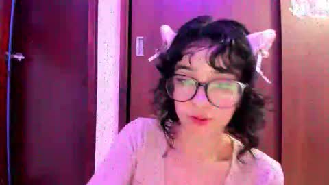 Snapshot of petitee_lunna chatting on October 27, 2025, 12:58 am Lunna online show from October 27, 2025, 12:58 am