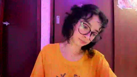Snapshot of petitee_lunna chatting on November 7, 2025, 11:38 pm Lunna online show from November 7, 2025, 11:38 pm