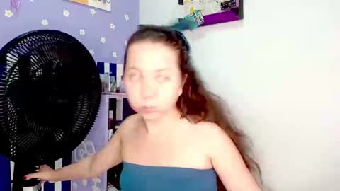 Snapshot of petiteivoryqueen chatting on June 2, 2026, 5:42 am danna online show from June 2, 2026, 5:42 am