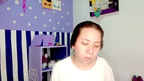 Snapshot of petiteivoryqueen chatting on June 3, 2026, 5:32 am danna online show from June 3, 2026, 5:32 am
