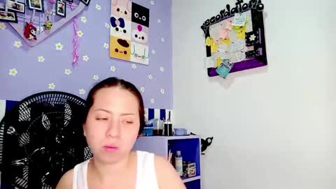 Snapshot of petiteivoryqueen chatting on June 7, 2026, 5:22 am danna online show from June 7, 2026, 5:22 am