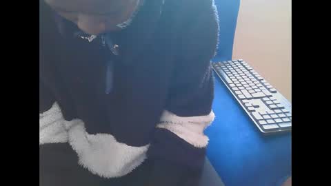 Snapshot of petitelv chatting on March 15, 2026, 7:14 am Petitelv online show from March 15, 2026, 7:14 am