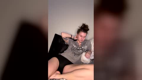 I am very new and dont know what im doing lol online show from April 21, 2026, 1:07 am
