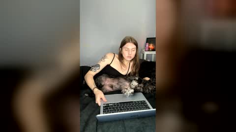 Snapshot of petiteratt chatting on May 30, 2026, 11:13 pm I am very new and dont know what im doing lol online show from May 30, 2026, 11:13 pm
