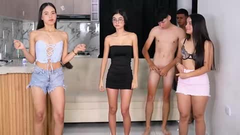 Snapshot of petites_perles chatting on October 13, 2025, 1:33 pm Sara Emma and Nahomy online show from October 13, 2025, 1:33 pm