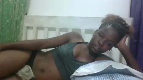 petitesweetchiq online show from October 18, 2025, 9:37 pm