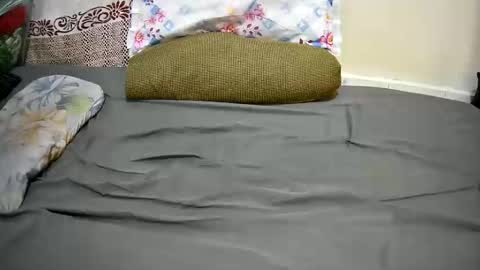 petitetasha online show from December 1, 2025, 7:24 am