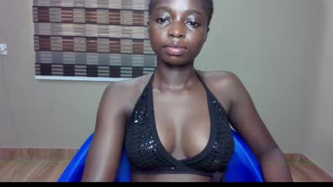 petitexxebony online show from June 3, 2026, 2:33 pm