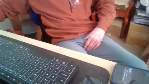 Snapshot of petitwilly chatting on February 4, 2026, 10:32 am petitwilly online show from February 4, 2026, 10:32 am