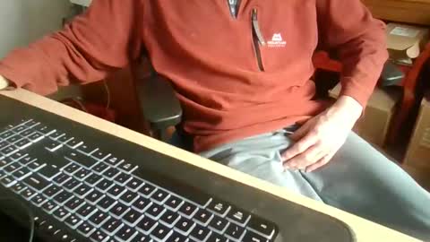 Snapshot of petitwilly chatting on February 23, 2026, 8:55 am petitwilly online show from February 23, 2026, 8:55 am