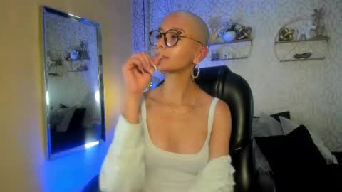 Peyton online show from September 20, 2025, 2:56 am