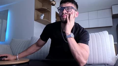 phantom_bigger1 online show from November 18, 2025, 2:43 pm