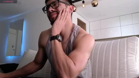 phantom_bigger1 online show from November 28, 2025, 2:20 pm