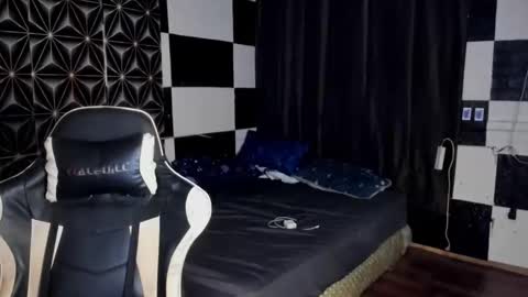 AJ online show from November 19, 2025, 10:26 am