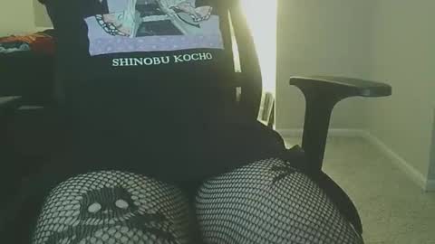 Mia online show from November 12, 2025, 3:51 am