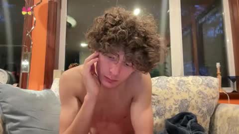 Snapshot of philipperyan18 chatting on December 3, 2025, 9:24 pm Pitaylol online show from December 3, 2025, 9:24 pm