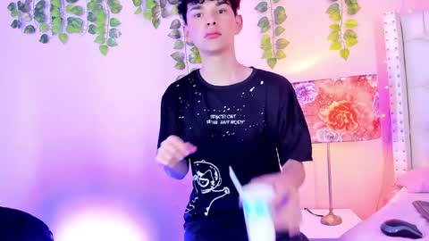 PHILLIP online show from April 8, 2026, 4:45 am