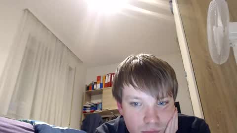 phillip25y online show from April 1, 2026, 9:23 pm