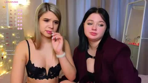 Snapshot of phyllisheart chatting on March 4, 2025, 11:40 am Lora black and Lili blonde welcome you here online show from March 4, 2025, 11:40 am