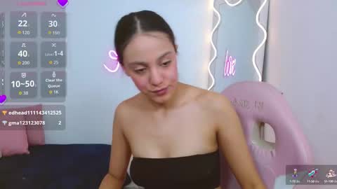 Snapshot of pia_tay chatting on September 12, 2025, 4:01 am PIA online show from September 12, 2025, 4:01 am