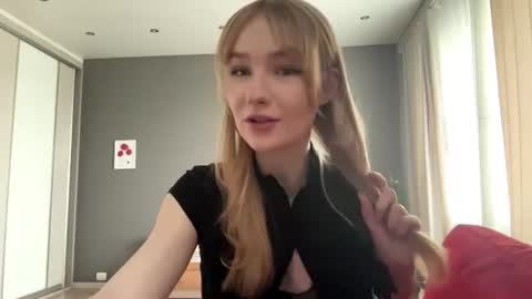Kristie online show from June 25, 2026, 12:32 am