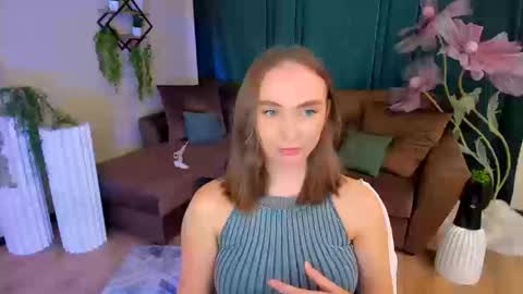 Emelie online show from September 23, 2025, 4:10 pm