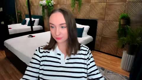 Emelie online show from October 2, 2025, 10:22 am