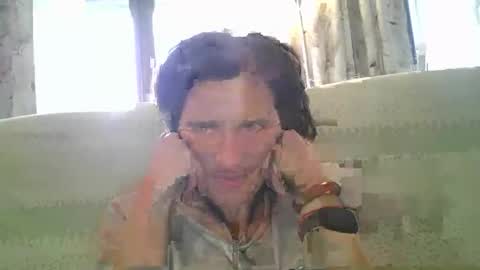 PIEDINIECOLLANT online show from November 15, 2025, 2:02 pm