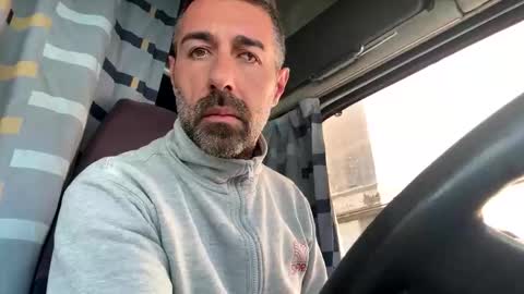 Snapshot of pierotu chatting on October 8, 2025, 10:46 am pierotu online show from October 8, 2025, 10:46 am