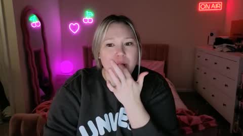 Snapshot of piggyrose chatting on December 14, 2025, 11:31 pm Piggy Rose online show from December 14, 2025, 11:31 pm