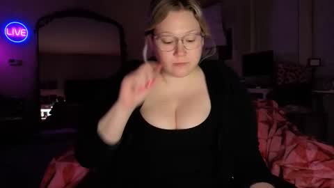 Piggy Rose online show from April 8, 2026, 12:43 am