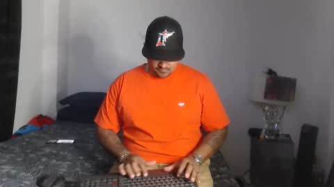 Snapshot of pikoro_gomez chatting on February 20, 2025, 3:01 am pikoro_gomez online show from February 20, 2025, 3:01 am